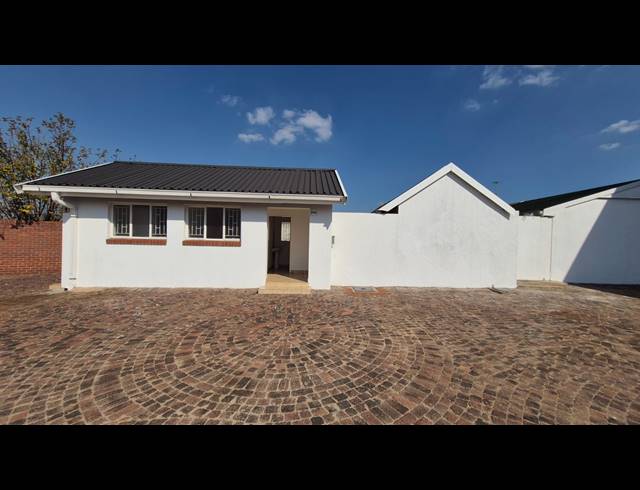 329M² WAREHOUSE TO LET IN APEX
